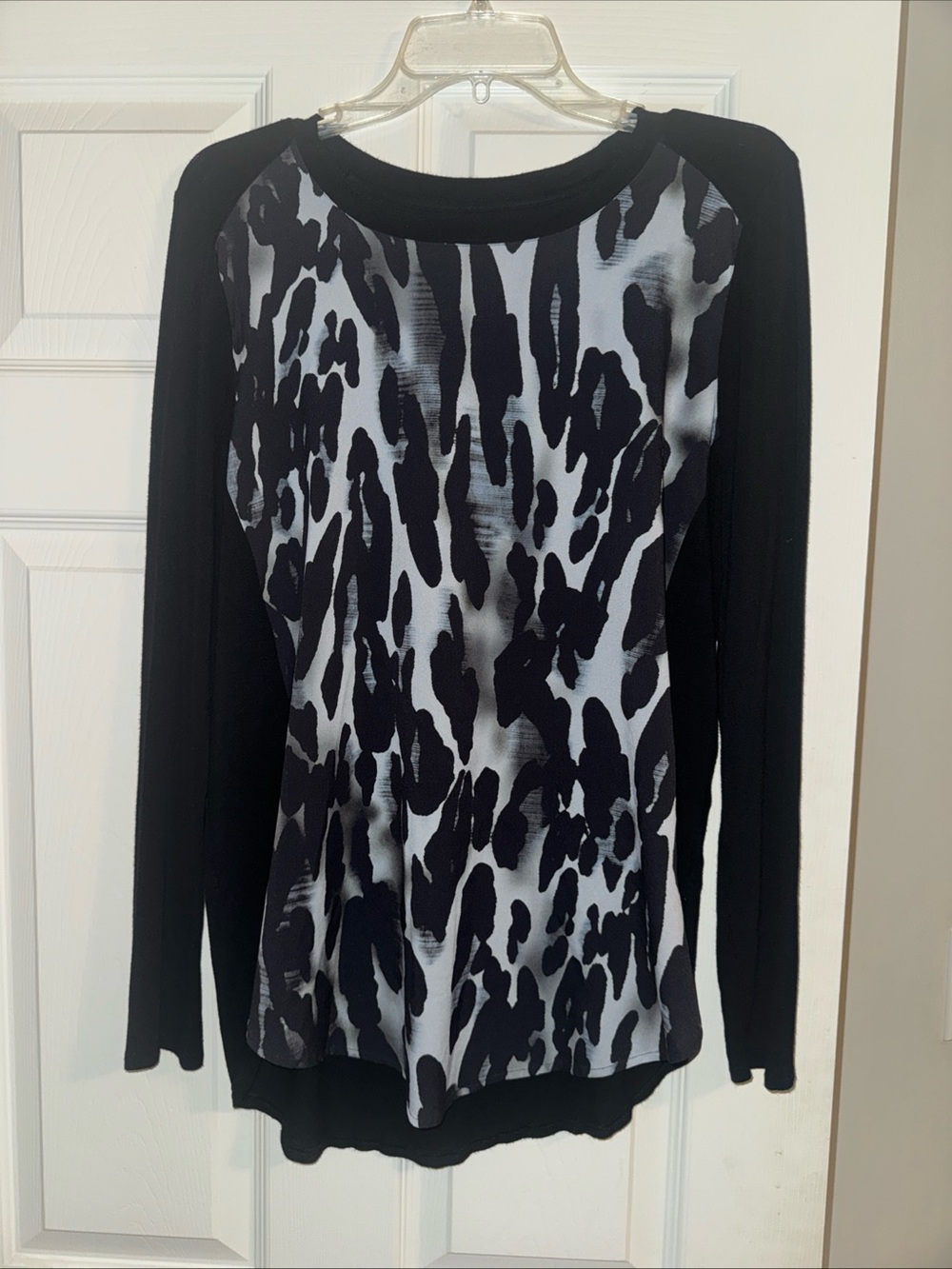 Apt. 9 Black and White Animal Print Raglan Sleeve Top